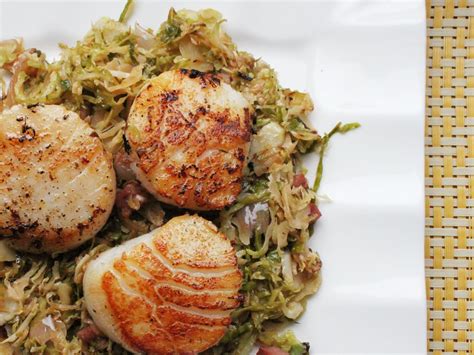 These low carb seared scallops and creamed spinach met all of the criteria in spades! One-Pot Wonders: Seared Scallops With Pancetta and ...
