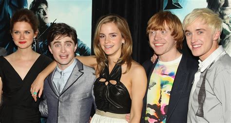 Harry Potter Cast Has Mini Reunion For The Holidays Bonnie Wright Emma Watson Evanna