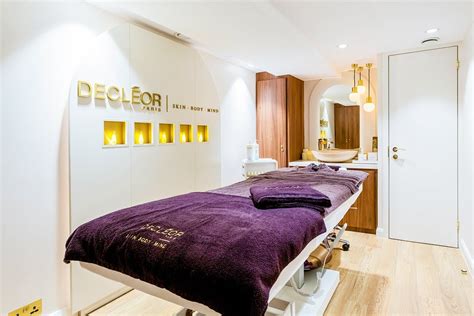 The 10 Best Day Spas In London For Massages Facials And More Spa London Spa Massage Room