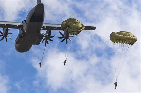 Paras make first Atlas jump | The British Army