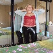 Mature Rosi Loves To Get Naked And Show Us All