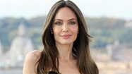 Angelina Jolie apuesta por la tendencia en bolsos XXL de este 2023