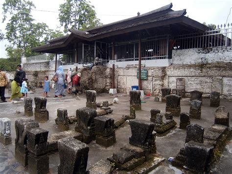 Makam Sunan Drajat Harga Tiket Foto Lokasi Fasilitas Dan Spot