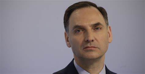 The shares of dws sag by more than 13 percent to the south. Dax-CFOs: Keiner bekommt mehr Gehalt als James von Moltke ...