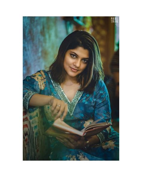 The plot revolves around mahesh, a small town photographer, who covers local events and weddings. Actress: Aparna Balamurali Photos Latest - Jobs at Qatar