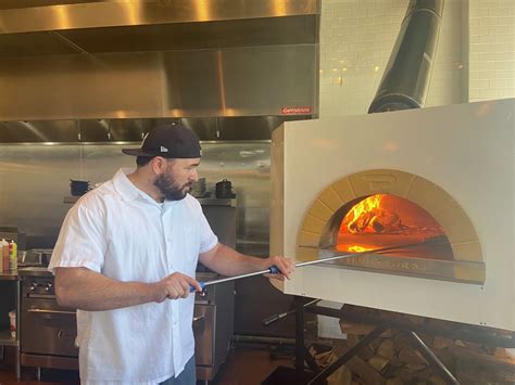 Danbury resident brings wood-fired Neapolitan pies to Norwalk