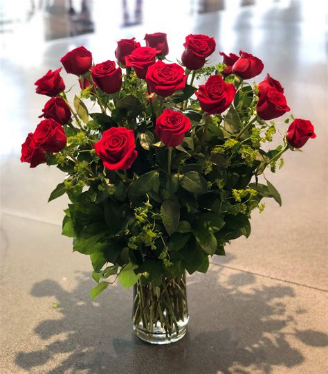 Signature Two Dozen Premium Long Stem Red Roses In Vase In Arlington