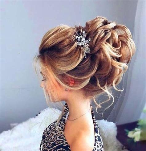 With a side wedding updo, you can not only switch up dimension on your typical hairstyle, but put a timeless twist on a classy choice. Elegant Prom Updo Wedding Hairstyles for Medium length Hair