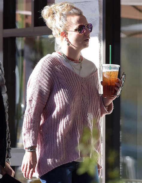 Britney Spears Shopping For A New Pair Of Sunglasses 07 Gotceleb