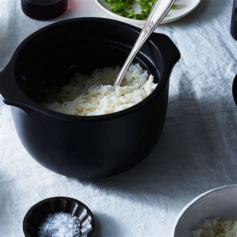 A microwave, rice, water, a large microwavable bowl microwaveable rice is perfect for those who don't have a rice cooker at home or want to stand in. Water To Rice Ratio For Rice Cooker In Microwave / How To Cook Rice In The Microwave Perfect ...