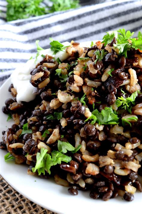 29 vegetarian recipes from around the world for wholesome and satisfying main dishes, from hearty quinoa burgers to stuffed pastas and more. Mujadarra, a classic Middle Eastern dish, consists of black lentils, brown rice, and caramelized ...