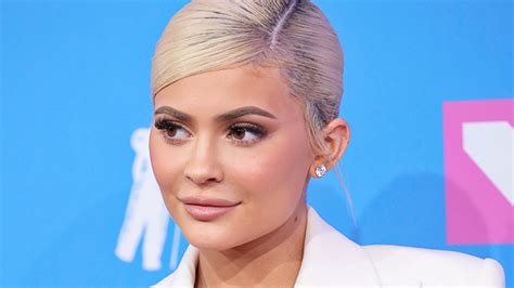 Kylie Jenner Shows Off Extra Plump Lips With Heavy Gloss — Watch