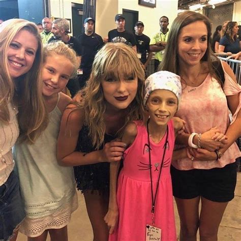 Taylor Swift With Fans At Behind The Stage Reputation Stadium Tour
