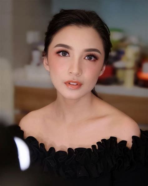 Tips Makeup Sehari Hari Untuk Mata Sipit Monolid Dari Make Up Artist