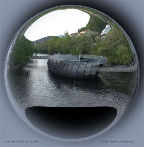 Pour éviter des blessures graves, il est fortement conseillé de porter un casque. Österreich , Autriche, Province de Styrie, Graz | Graz ...