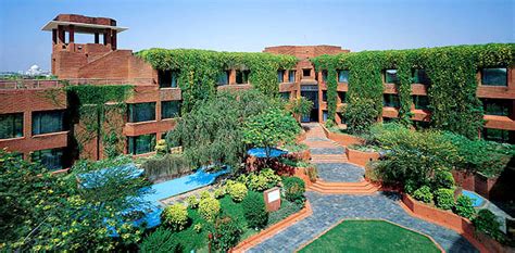 3 Best Luxury Hotels In Agra Luxury Travel Blog Ilt