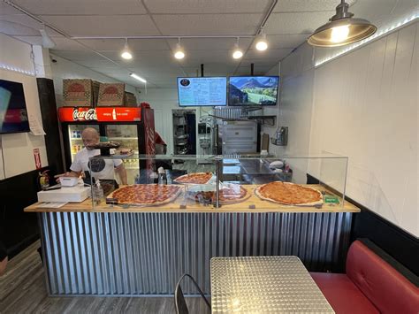 City Slice Pizzeria Brings Gigantic New York-Style Slices to Cleveland