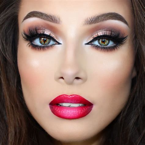Neutral shimmery eyes red ombré lips Red ombre lips Christmas eye