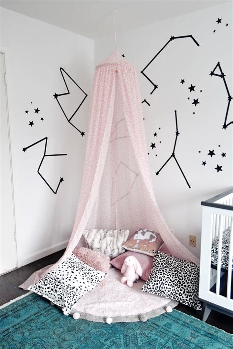 Check out this bed canopy tutorial and make this simple and elegant bed canopy for under $70.00! Diy Moroccan Bed Canopy - sensoryexperiences