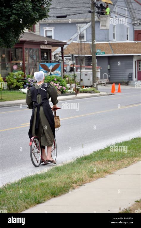 Amish Girl Riding Scooter Lancaster County Pennsylvania Usa Stock