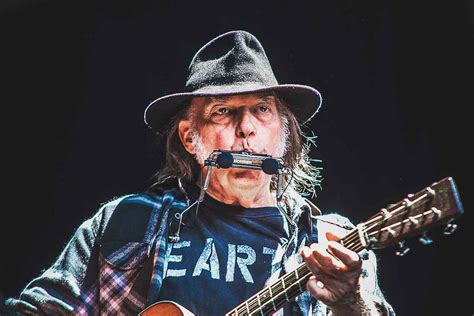 Neil Young, crónica del concierto en el Poble Espanyol de Barcelona (2016)
