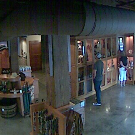 Buffalo gift shop yakınlarında hangi oteller var? Pictimo - Webcam United States Frankfort: Buffalo Trace ...