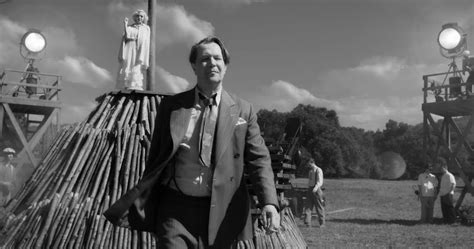 Amanda seyfried, arliss howard, charles dance and others. 'Mank' Review: David Fincher's Old Hollywood Throwback Is ...