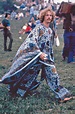 Stunning photos depicting the rebellious fashion at Woodstock, 1969 : r ...