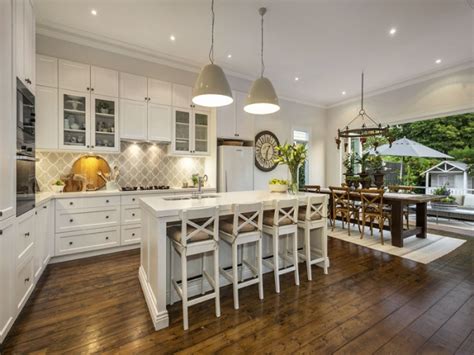 She always only had #hearteyes for weatherboard. Weatherboard Houses for sale - The Stylist Splash