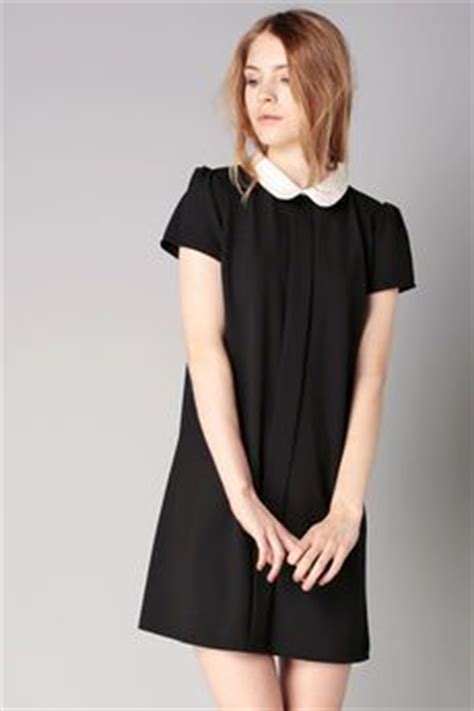 Codes promo, ventes flash, livraison offerte, trouvez le produit de vos rêves à prix réduit ! Robes étonnantes Blog: Petite robe noire avec col blanc