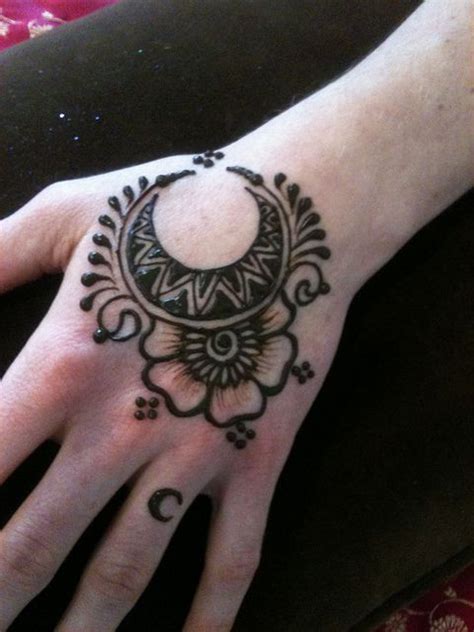 The Moon Henna Design Mehendi Designs Pinterest Henna Tattoo Designs