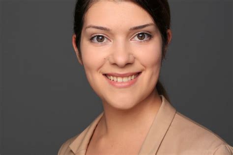 Die besten pinnwände von julia holzner. PRReport | Julia Holzner fängt bei DZ Bank an