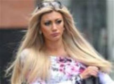 Glamour Model Sophie Pearl Dalzell Refusing To Pick Up Litter For