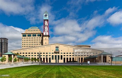 Mississauga City Hall High-Res Stock Photo - Getty Images