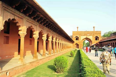 Top 7 Tourist Destinations To Visit In Agra