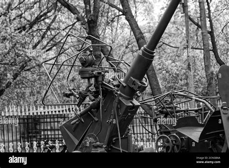 40 Mm Bofors Anti Aircraft Gun Black And White Stock Photos And Images