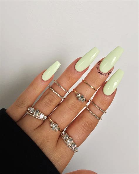 ⭐️🍈 🍵 glowstar from flossgloss plus gloss fast dry topcoat 👌🏼 💸 use code victoria for 13 off