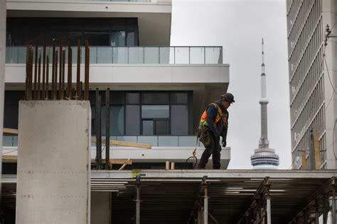 Canada Population Data People Leaving Biggest Cities Amid Housing
