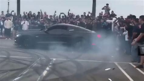 Driftende Ford Mustang Raakt Toeschouwers Niet Topgear