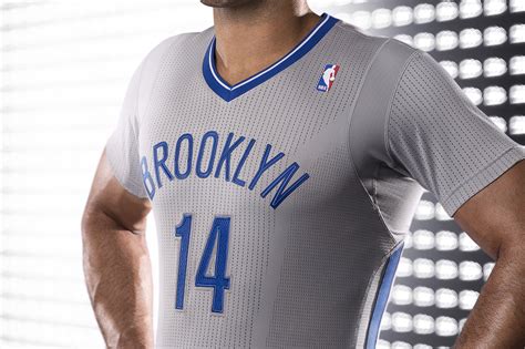 Skip to main search results. adidas et les Brooklyn Nets dévoilent un maillot alternatif manches courtes