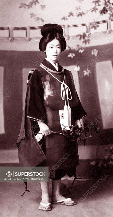 Geisha Geiko Or Geigi Are Traditional Female Japanese Entertainers