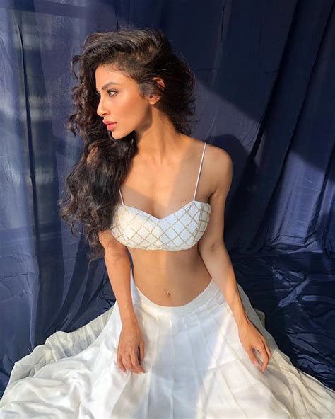 mouni roy hot and sexy photos mouni roy hot hd wallpapers and images mouni roy sexy photos