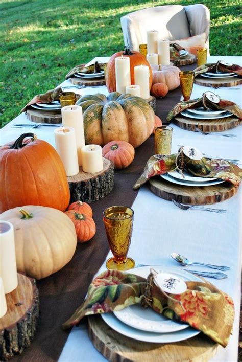 Set the table in autumn style with these stunning fall table decorating ideas. 23 Chic Outdoor Thanksgiving Table Setting Ideas - Shelterness
