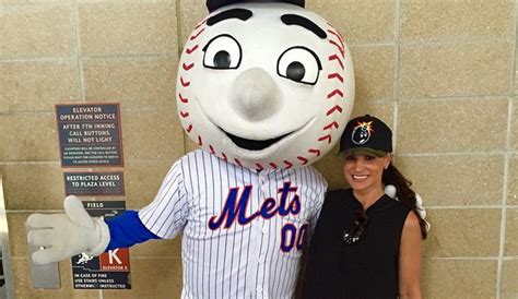 Porn Star Lisa Ann Goes To Mets Game With Famed Ballhawk