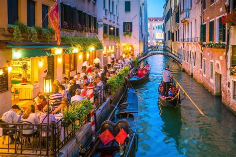 Nightlife In Venice Venice Travel Guide Go Guides