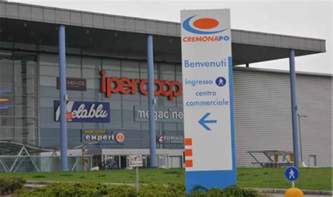 Volantino ipercoop cremona per la provincia di *province* e, possibilmente, le regioni confinanti: Shopping center Cremonapo a Cremona. Entrata principale