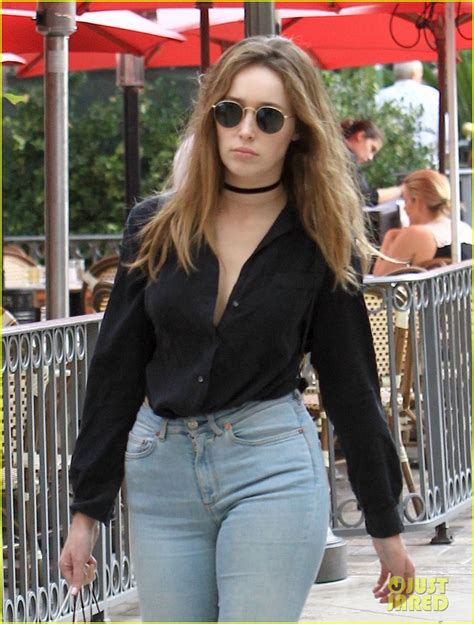 The 100 Alum Alycia Debnam Carey Goes Shopping At The Grove Photo 1048095 Photo Gallery