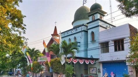 Toleransi Umat Beragama Gereja Dan Masjid Di Solo Ini Berdampingan