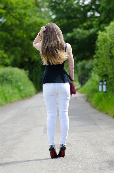 Sexy Ass In Skinny Jeans Bobs And Vagene