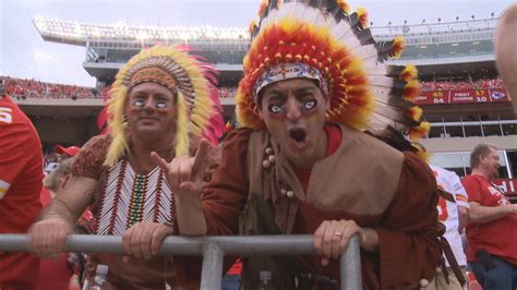 Chiefs Ban Fans From Wearing Headdresses Reviewing Arrowhead Chop